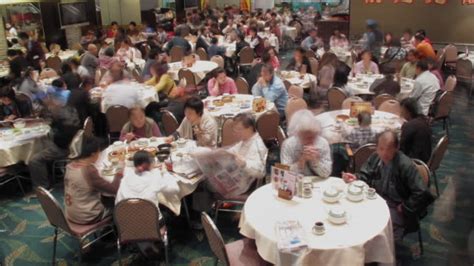 Simple dinner party games for the game at one or around the dinner party, everyone! Tl Ws Ha Large Group Of People Dining In Restaurant Hong ...