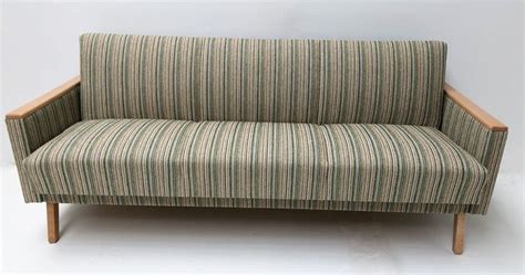 These codes are used when transferring money between banks, particularly for international wire transfers. Kippcouch MAX mit Füßen, Länge 184 cm, Wiener Bank ...