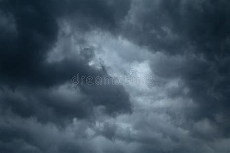 Nubes De Lluvia Negras En El Cielo Foto De Archivo Imagen De Paisaje Amanecer