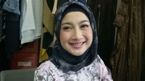 Desy ratnasari beberkan resep cantik dan awet mudanya. Saat Desy Ratnasari 'Hamil' di Usia yang Tidak Lagi Muda ...