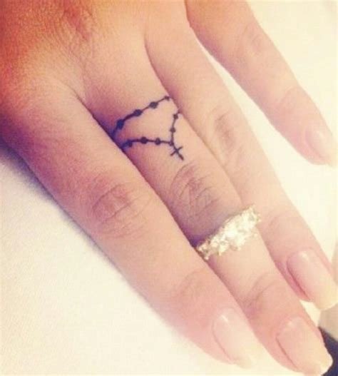 34 Tatuajes En Los Dedos Con Significado Para Hombres Y Mujeres