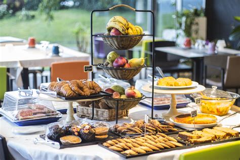 When i picture typical hotel breakfast buffets, three things immediately come to mind: hotel-arbe-breakfast-buffet