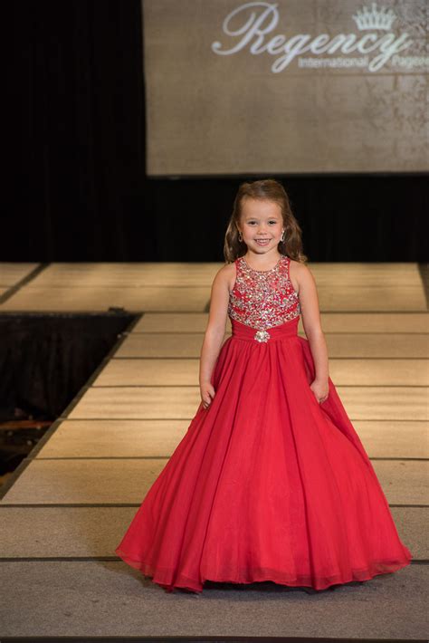 Petite models are often used as parts models (i.e. Texas Regency Beauty Pageant San Antonio Texas, February 2019
