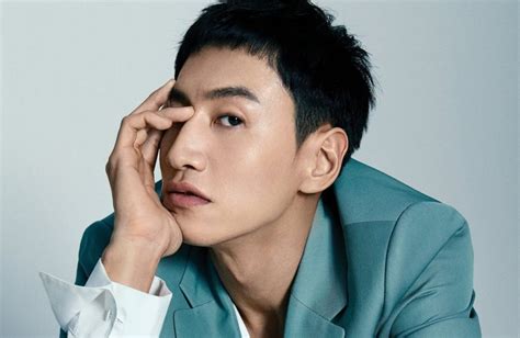 He began his career as a model in the fashion industry before first appearing in the sbs sitcom 'here he comes' in 2008. Lee Kwangsoo Profile (Updated!)