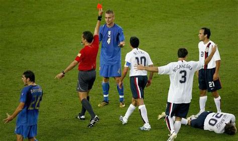 24 temmuz 1983) i̇talyan futbolcudur. Elbowing shame haunts Daniele De Rossi | World Cup 2014 ...
