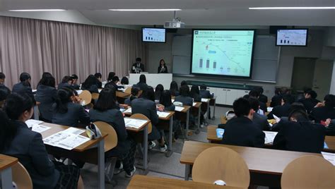 ですが大学が駒澤大学と いうことについては 事実ではないようです。 佐々木美玲を駒澤大学内で 見かけたという目撃情報が あったようですが、 実際は違う大学のようです。 ちなみに高校ですが地元の 神戸大学附属中等教育学校 のようです。 駒澤大学附属苫小牧高校（北海道）の情報（偏差値・口コミ ...