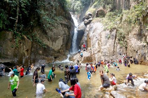 Chiling waterfalls, located on the path to fraser's hill located in selangor, malaysia. Lee Kee Hiong for a better Kuala Kubu Bharu & Malaysia ...