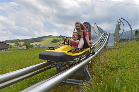 Sie fahren bei dunkelheit mit fernlicht. Kronberg-Bobbahn bei Gonten | Mamilade Ausflugsziele