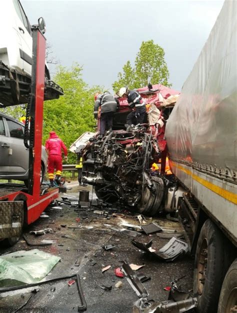 Restricții pe valea oltului în vederea executării unor lucrări de rănguire a versanților. Accident teribil astăzi, între două TIR-uri, pe Valea ...