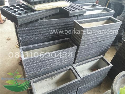 Tempat favorit para pemburu tanaman hias murah yang satu ini sudah buka sejak tahun 2002 silam. JUAL POT PANJANG MINIMALIS - POT TANAMAN HIAS - JUAL POT ...