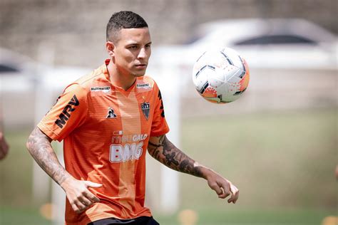 Age:24 years (14 april 1997). Guilherme Arana relembra estreia profissional contra o ...