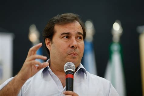 Rodrigo Maia Anuncia Que Pecs Podem Tramitar Na C Mara Durante
