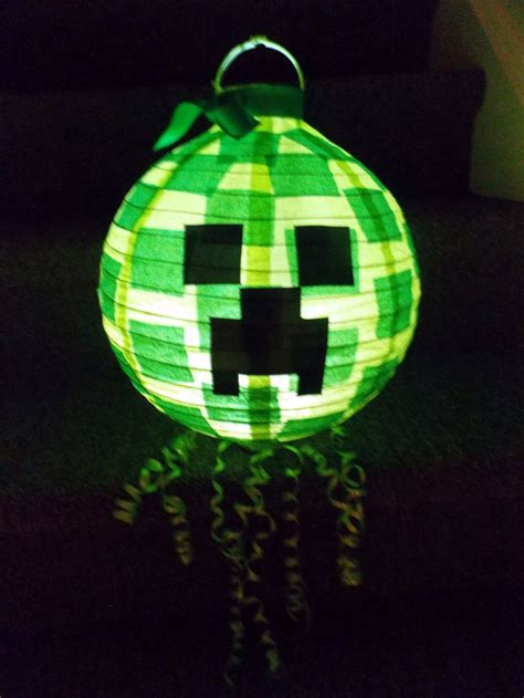 Jazwares minecraft 16711 papierset zum selberbasteln unterkunft 48 teile. Minecraft Creeper Lantern, made from dollar store paper ...