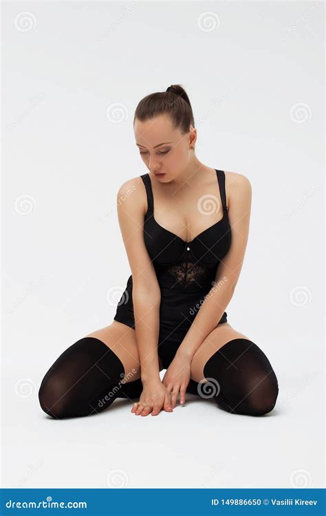 Sexy M Dchen Zeigt Ihr Br Ste Stockfoto Bild Von Person Karosserie