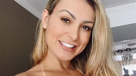 Solteira Andressa Urach é Vista Aos Beijos Em Evento De Pagode Foto