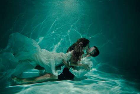 Young Couple Kissing Underwater On The Bottom Of The Pool Stock Image Image Of Underwater