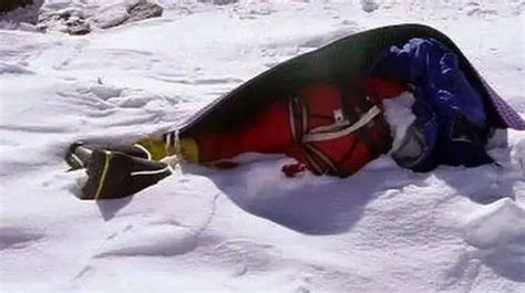 Dead Bodies On Mount Everest What Happens To Them