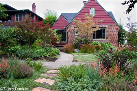 I polled about 15 ladies, at a gathering i was at today, and all but one of them had a japanese maple in the yard and most had more than one. Perennial Garden with Japanese Maple - Creative Landscapes, Inc.