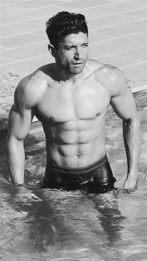 Shirtless Bollywood Men Farhan Akhtar Strips Off And Jumps Into The Pool Yasss That Body