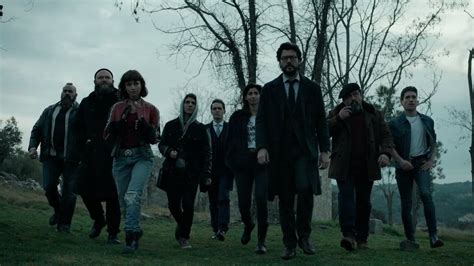 Le gang est enfermé dans la banque d'espagne depuis plus de 100 heures. La casa de papel saison 1 episode 1 streaming vf ...