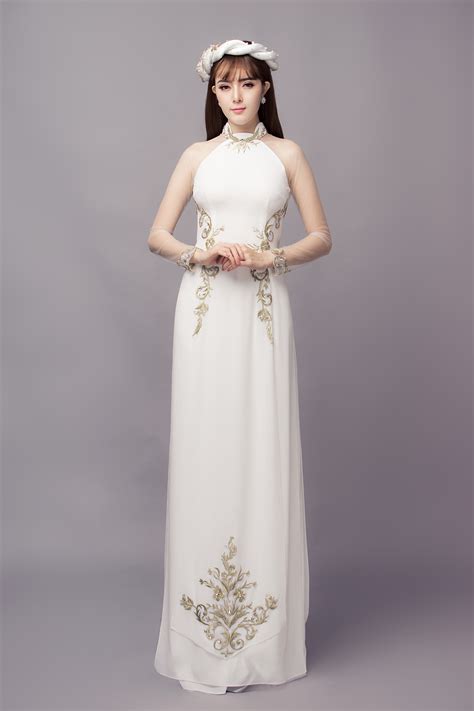 Áo dài luôn làm tôn vẻ đẹp duyên dáng và quý phái của phụ nữ việt nam. White modern raglan wedding ao dai with lace