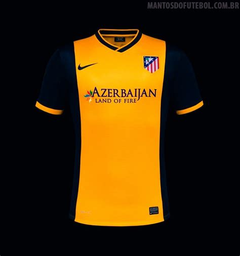 Het tenue bevat uiteraard weer de verticale rode en witte banen. Camisa Do Atlético De Madrid Nova Lançamento Bilbão ...