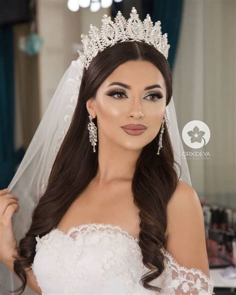 Pin By Lady On Wedding Wedding Hairstyles With Crown Bridal Makeup