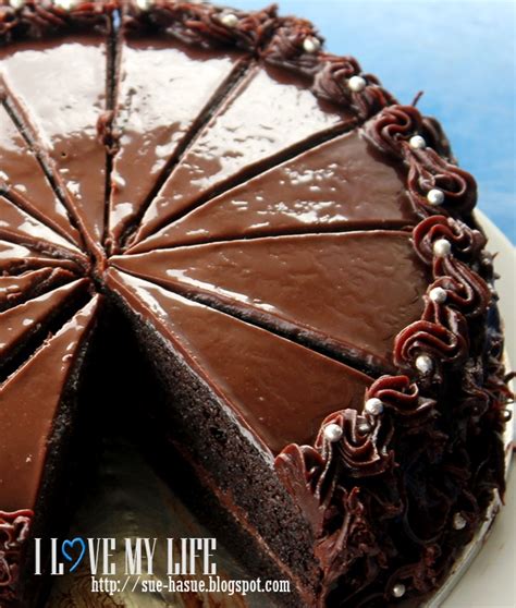Bila sebut kek coklat memang terbayang rasanya yang chocolate sponge cake simple recipe. HaSue: I Love My Life: Resepi Kek Coklat Lembap Chef Zubaidah