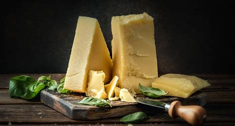 Top 15 Best Parmesan Cheese To Buy in 2021 - The Breslin
