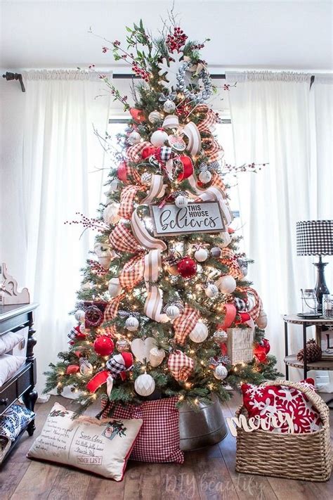 30 Cool Farmhouse Decorating Ideas For Christmas To Try Christmas