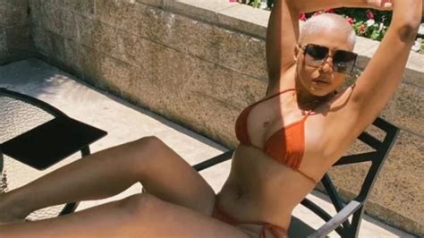 Aos 53 anos Toni Braxton exibe corpaço em vídeo de biquíni