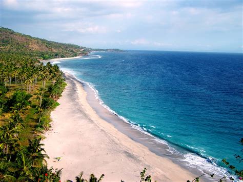 pantai senggigi bukti keindahan alam  tanah lombok