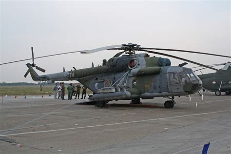 En el marco de la nueva gestión de gobierno distintas empresas internacionales se han acercado tanto al ministerio de defensa como a las distintas fuerzas con propuestas técnicas y económicas por equipamiento militar. Argentina va a comprar Mi-171E, y el Ka-226T. - Taringa!