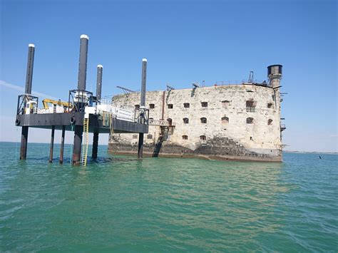 It's a game show where two teams take on each other in various tasks. Photos divers de Fort Boyard 2020 (internautes + hors ...