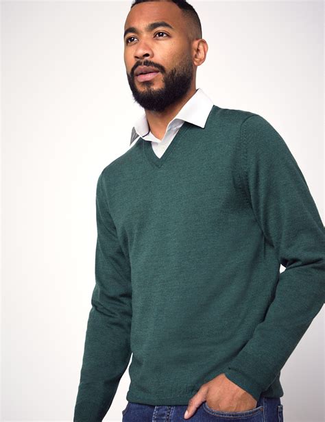 Merino Wool V Neck Jumper In Forest Green Hawes And Curtis Australia