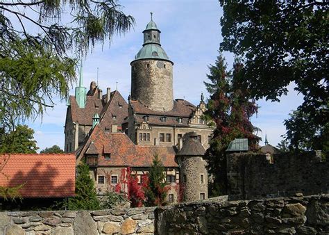 Zwiedzanie zamku czocha z przewodnikiem to żywa lekcja historii okraszona barwnymi legendami i zasłyszanymi opowieściami. Zamek Czocha - miejsce pełne tajemnic. Ciekawostki o zamku ...