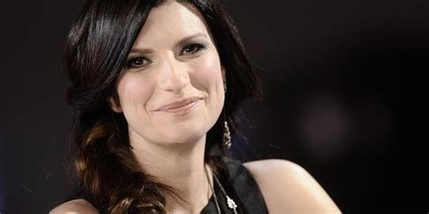 Laura pausini lyrics with translations: Laura Pausini lutto. L'annuncio su Facebook: morta la ...