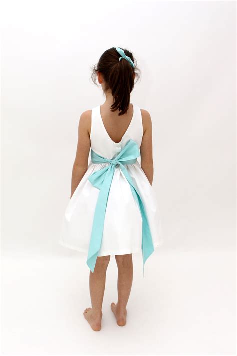 Les tailles uniques s'adaptent à toutes les morphologies du 34 au 40 ne vous en faites. Robe Cléophée avec jupon et ceinture vert d'eau/ Cleophee ...