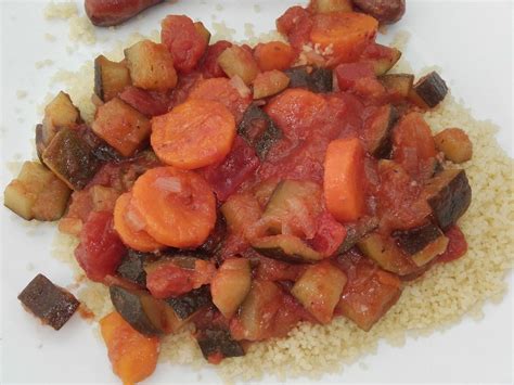 Semoule de couscous et légumes en sauce