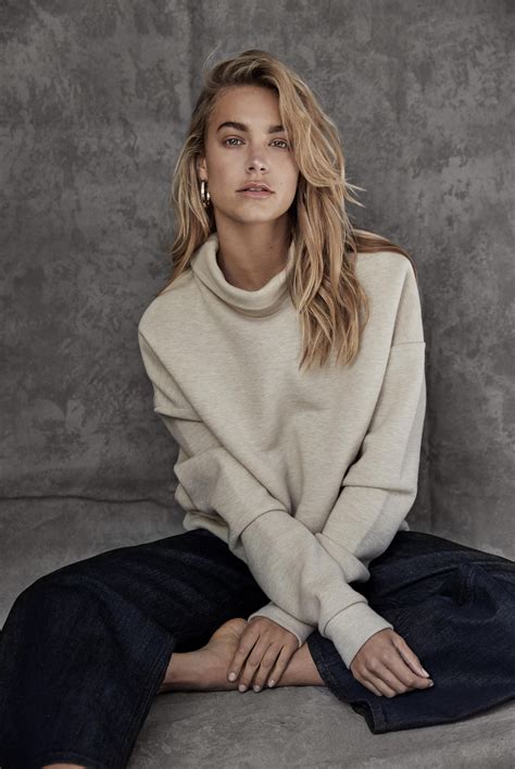 Most salons cater to caucasian hair. Natural Hair & Makeup with an Editorial Background / Thanh ...