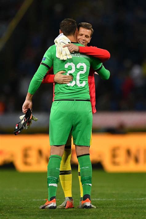 See gianluigi donnarumma's bio, transfer history and stats here. Gianluigi Donnarumma Photos Photos: Italy vs. Poland ...