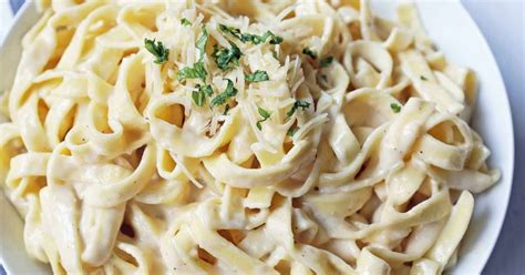 Make a classic alfredo sauce that includes cream cheese, butter, cream, and parmesan. 10 Best Fettuccine Alfredo with Half and Half Recipes