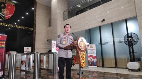 Mabes polri diserang oleh terduga teroris seorang milenial jakarta. Bobol Saldo Atlet E-sport Winda Earl Rp 22 Miliar, Ini ...
