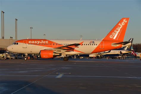 The official u2 website with all the latest news, video, audio, lyrics, photos, tour dates and ticket information. Airbus A319-111 - U2 EZY easyJet Europe - 3844 - OE-LQF ...