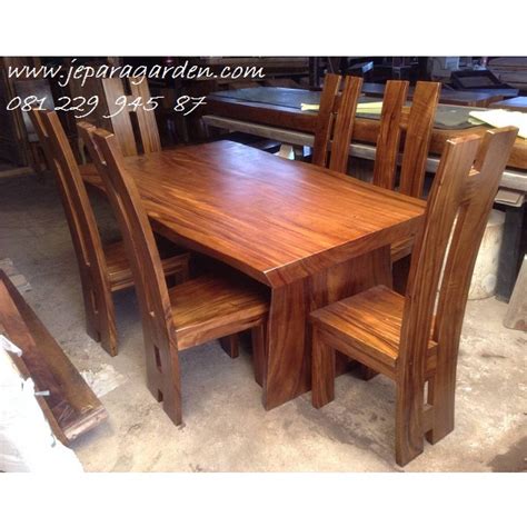 Harga meja makan minimalis murah sekali sehingga sangat cocok bagi kamu yang ingin membeli furnitur secara ekonomis namun mendapatkan elemen estetis yang tinggi. Jual Set Meja Makan Kayu Meh Harga Murah | jeparagarden.com