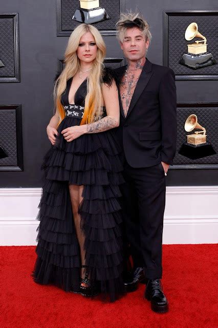 Avril Lavigne Recently Got Engaged To Hollywood Singer Mod Sun In Paris In 2022 Grammy Awards