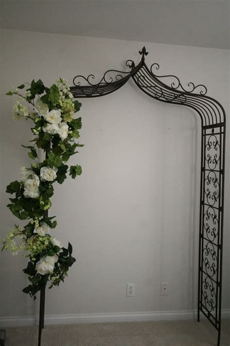 Hobby Lobby iron garden arch- LISA this is the one at Hobby Lobby I