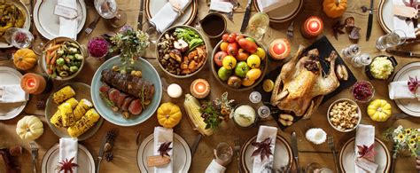 There are some private areas for large dining groups. Tips for Setting Thanksgiving Table | Trex® Outdoor Furniture™