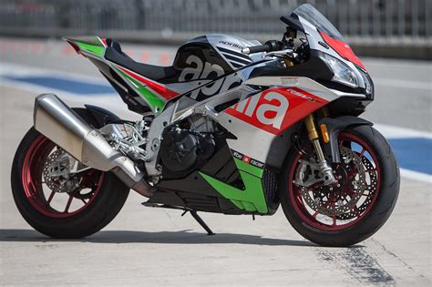 Aprilia rsv4 hits the racetrack and the roads with one goal only: A Short Review of the 2017 Aprilia RSV4 RR/RF - Asphalt ...