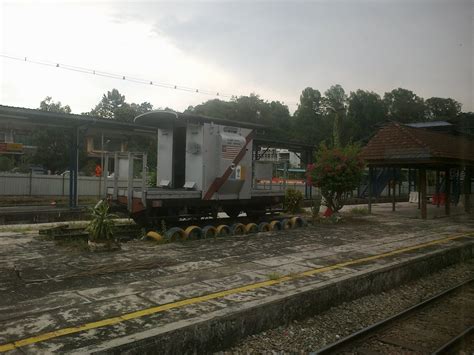 Railroad tracks) atau biasa disebut dengan rel kereta api, merupakan prasarana utama dalam perkeretaapian dan menjadi ciri khas moda transportasi kereta api. My Perak (Perak Historical Crew): Jelajah Kereta Api Ke Penang